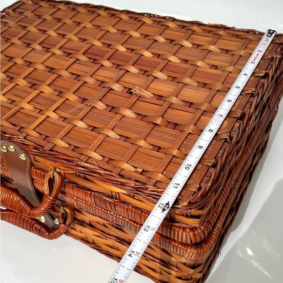 Vintage Linens and Things On the Beach Wicker Picnic Basket - Picture 13 of 16